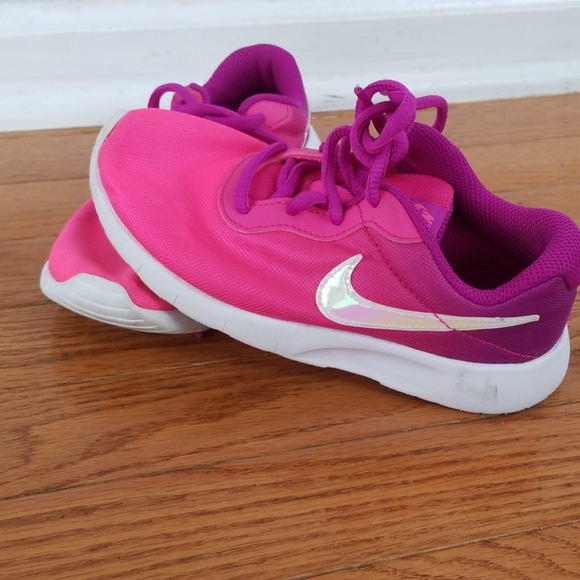 girls nike tennis shoes